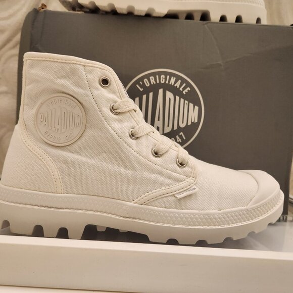 Palladium Shoes - Palladium Star White Hight top sneakers. "Pampa Hi" NIB. Size 9
